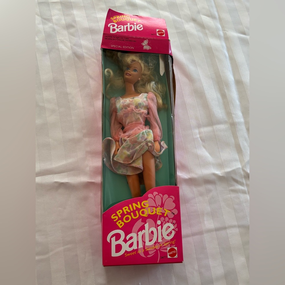 Mattel Spring Boutique Barbie (Good Condition)